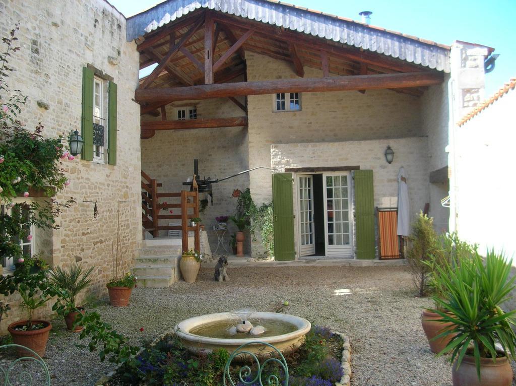 Les Jardins Saint Leonard Hotell Thairé Exteriör bild