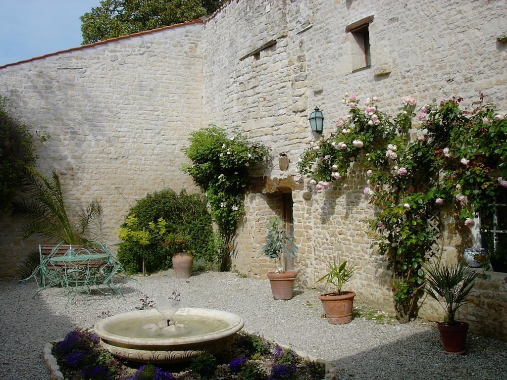 Les Jardins Saint Leonard Hotell Thairé Exteriör bild